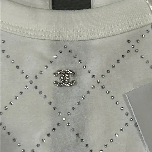 CHANEL White Rhinestone Diamond Pattern Top, size 38/8. NWT. LUXURY - Picture 3 of 10